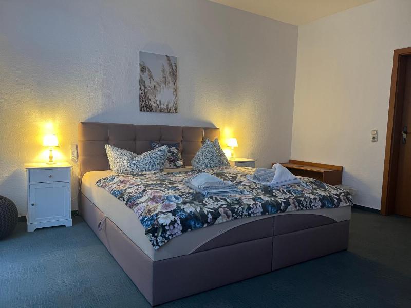 Double Room with Balcony image 2