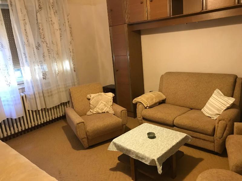 Twin Room with Bathroom image 3