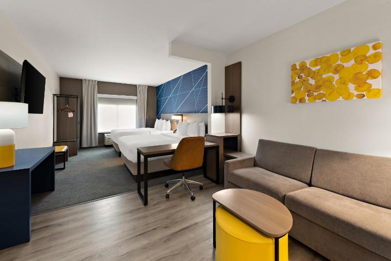  Queen Suite with Two Queen Beds - Non-Smoking image 2