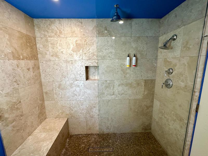 One-Bedroom Suite- Men Only image 3