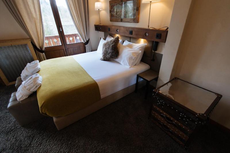 Junior Suite with Mountain View image 3