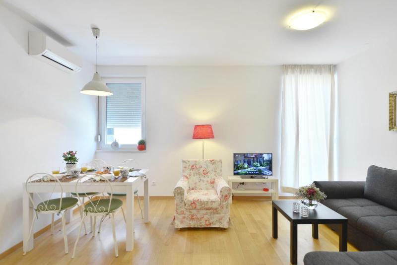One-Bedroom Apartment image 4