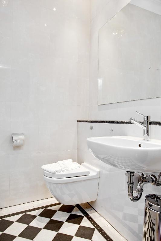 Twin Room image 1