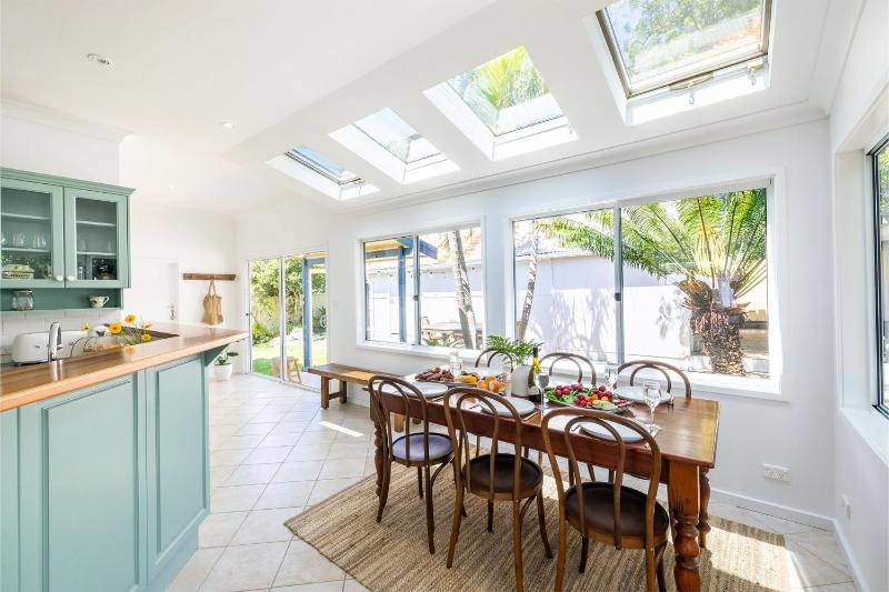 Evoke - Shoal Bay 2 Leonard Ave  Stylish holiday house with air con Wi-Fi & boat parking - image 33