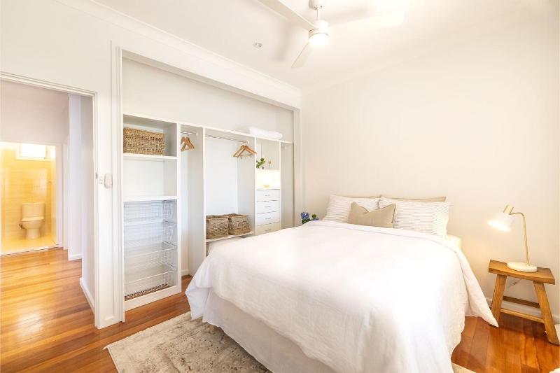 Evoke - Shoal Bay 2 Leonard Ave  Stylish holiday house with air con Wi-Fi & boat parking - image 16