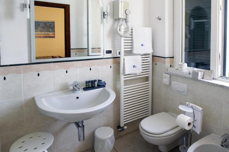 Standard Double Room with Sea View image 4