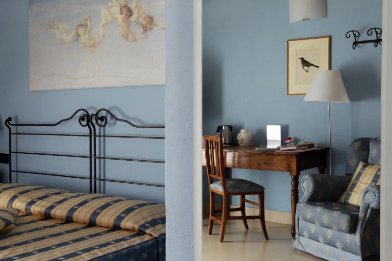Deluxe Double Room image 1