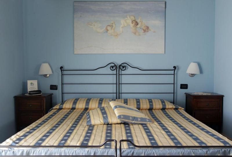 Deluxe Double Room image 4