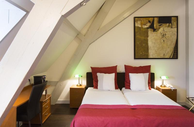 Standard Double or Twin Room image 3