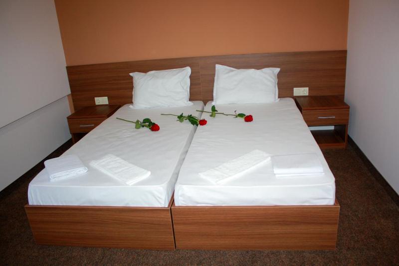 Double Room image 2