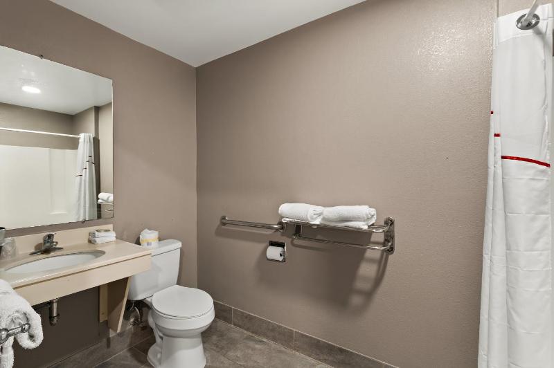 Deluxe Queen Room with One Queen Bed Disability Access Smoke Free image 3