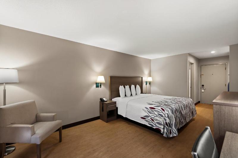 Superior King Room Smoke Free image 3
