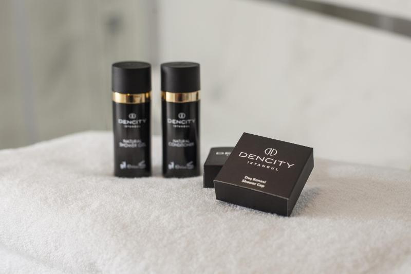 Superior Family Room with Balcony image 3