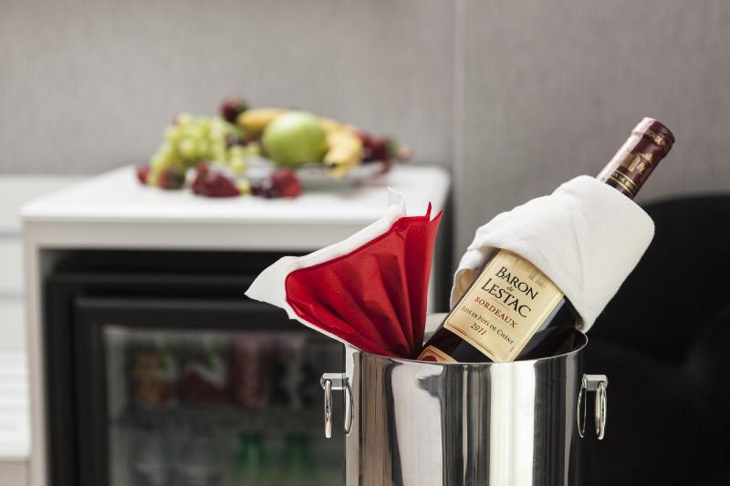 Superior Double Room with Balcony image 4