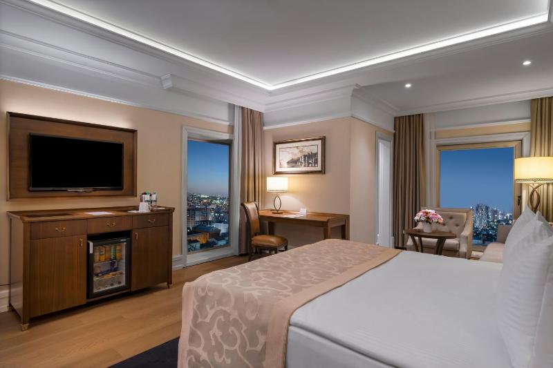 Superior Suite image 4