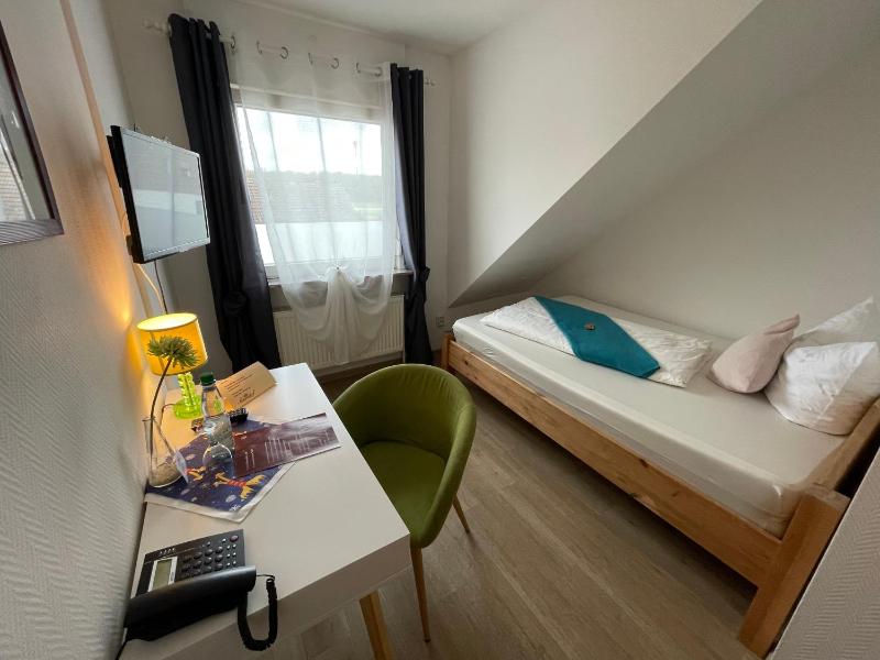 Single Room image 4