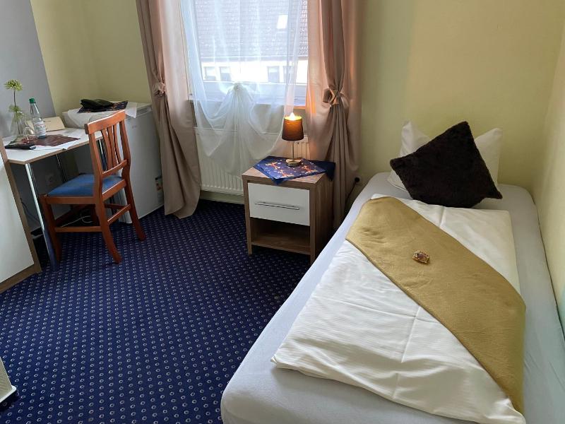 Single Room image 2