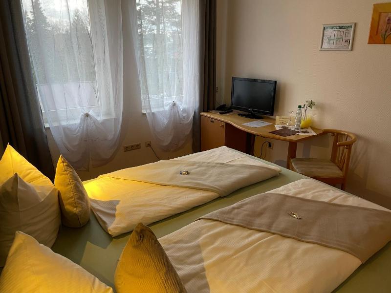 Double Room image 3