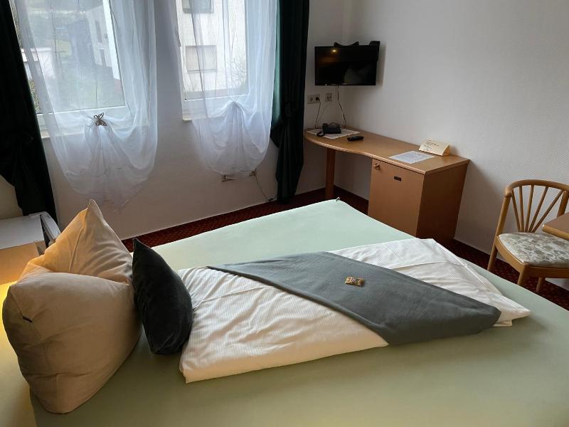Double Room image 4