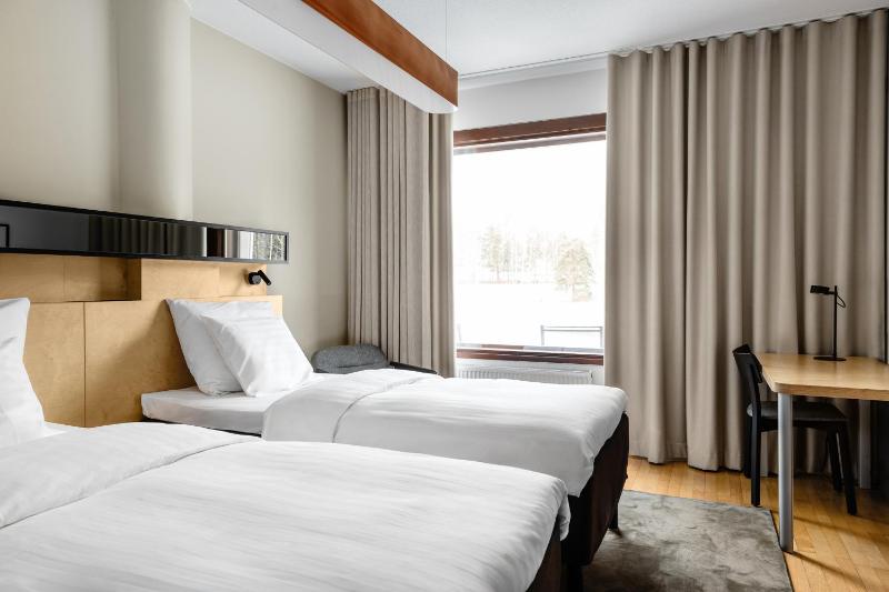 Standard Twin Room image 1