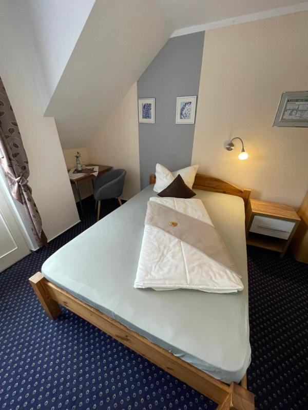 Single Room image 3
