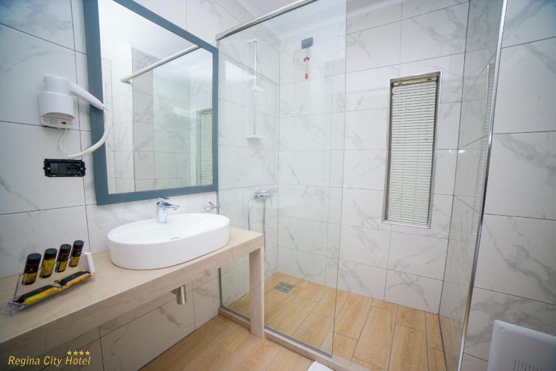 Double Room with Balcony image 1