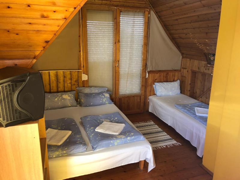 Triple Room with City View image 1