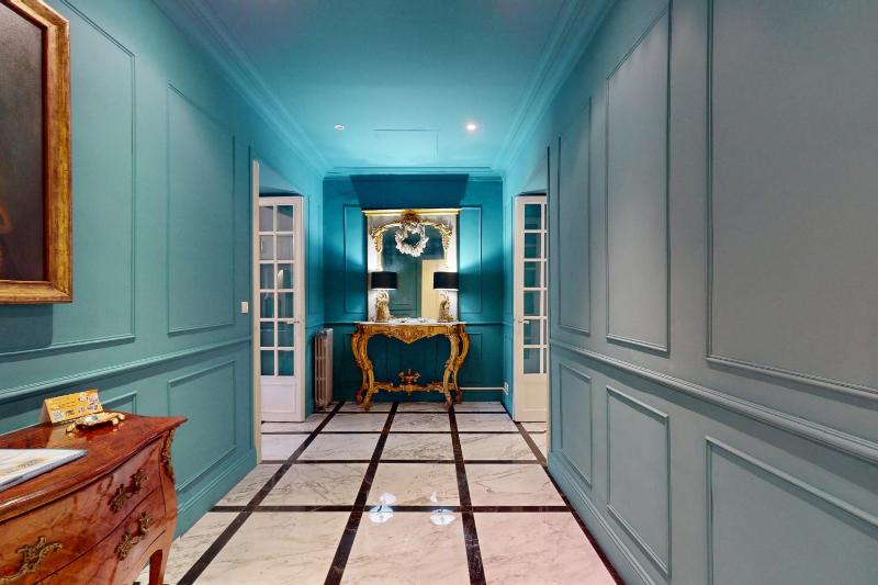Silver Suite Five Stars Holiday House Images