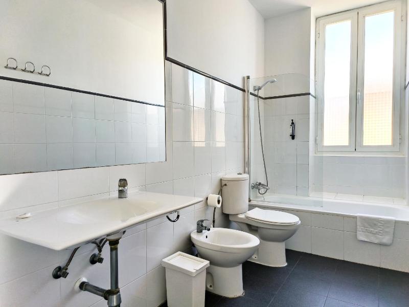 One-Bedroom Apartment with Terrace image 3