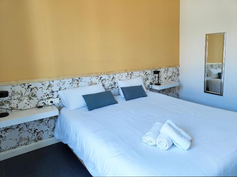 One-Bedroom Apartment with Terrace image 4