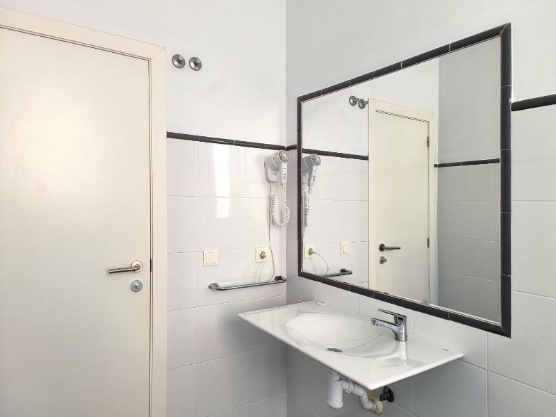 One-Bedroom Apartment with Terrace image 2