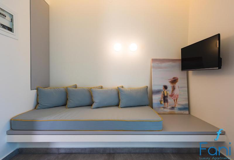 Standard Triple Room image 2