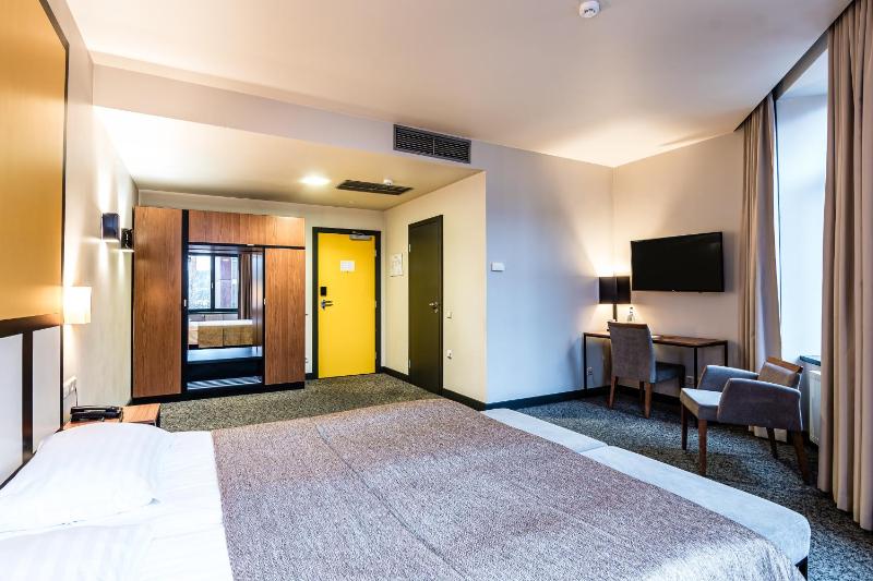 Standard Double Room image 3