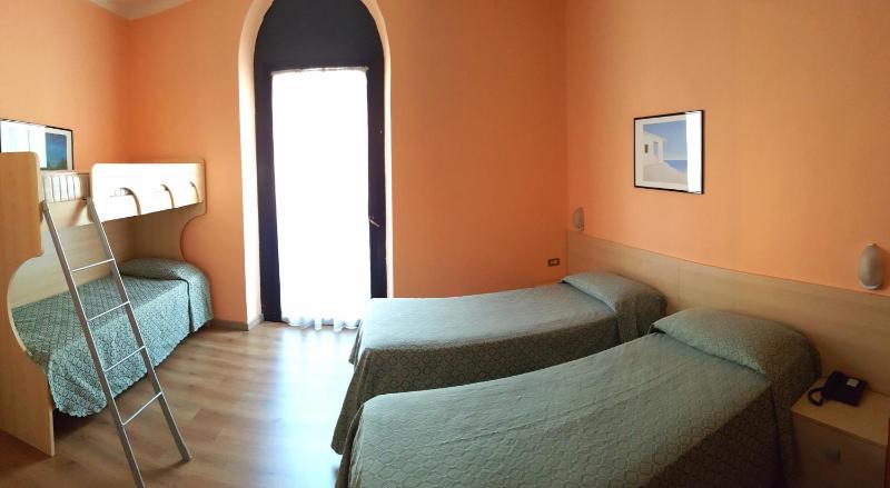 Triple Room image 3