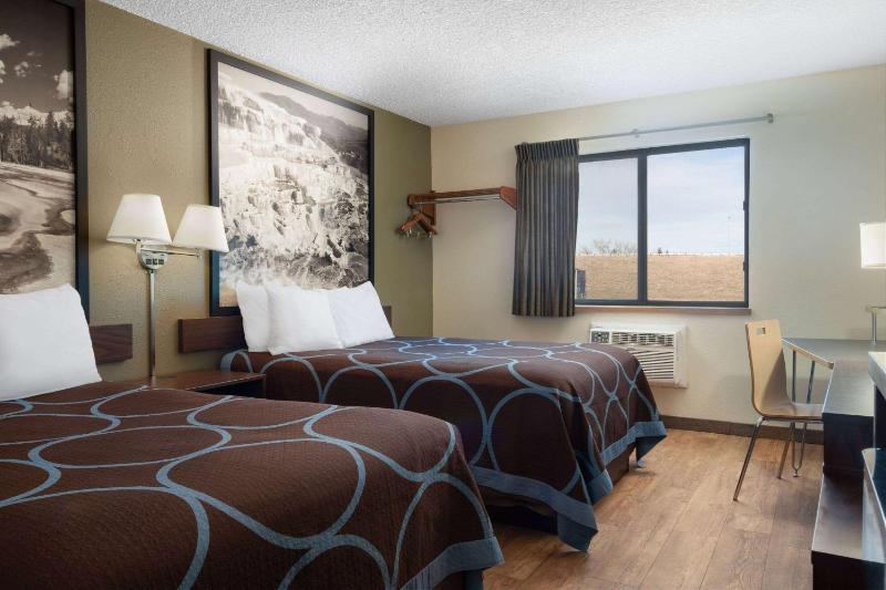 Queen Room with Two Queen Beds - Non-Smoking image 1