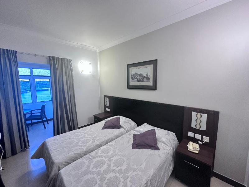 Grand Harbour Hotel - image 5
