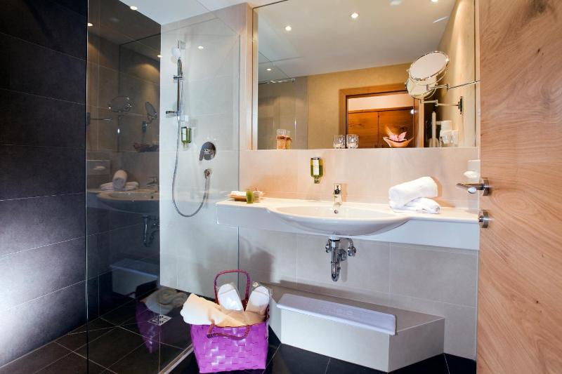 Junior Suite with Balcony image 1