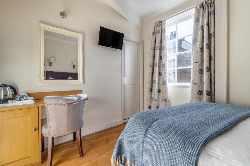 Double Room with Private Bathroom image 3