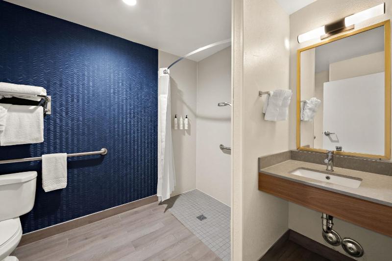 King Room image 3