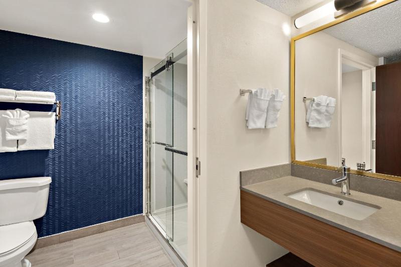 King Room image 2