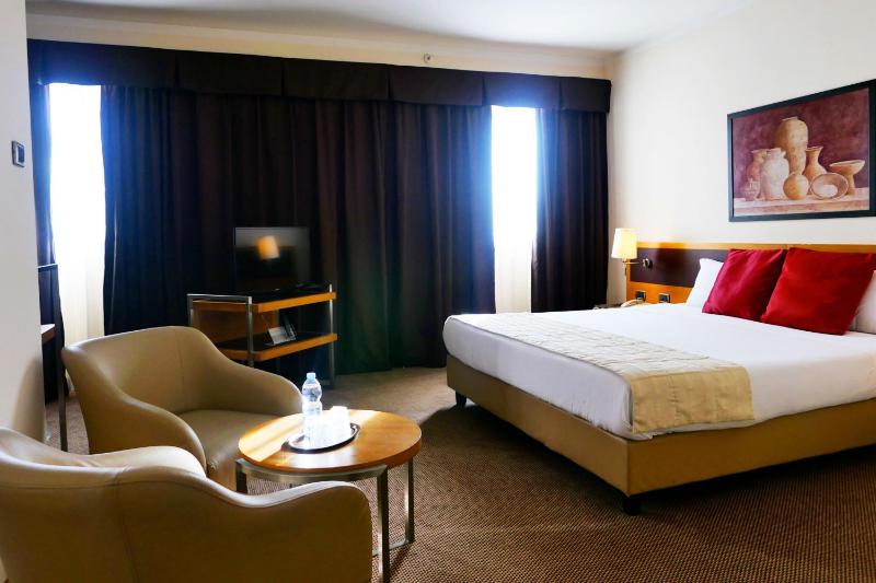 Superior King Room with Balcony image 1