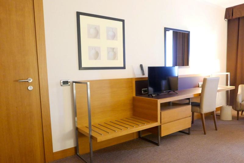 Standard Double Room with Two Double Beds - French Beds image 4