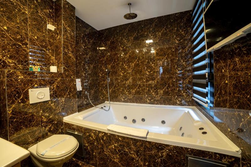 Saint Mark Suite image 4
