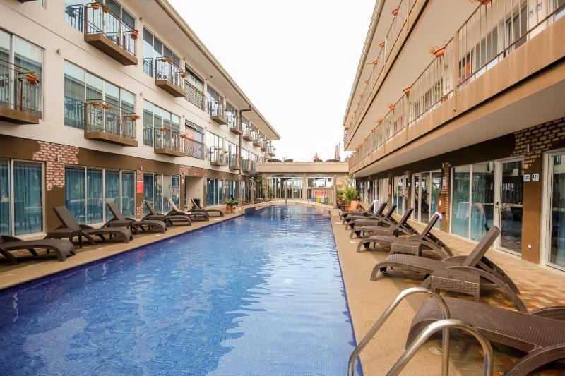 Beachfront Hotel Tramonto - image 2