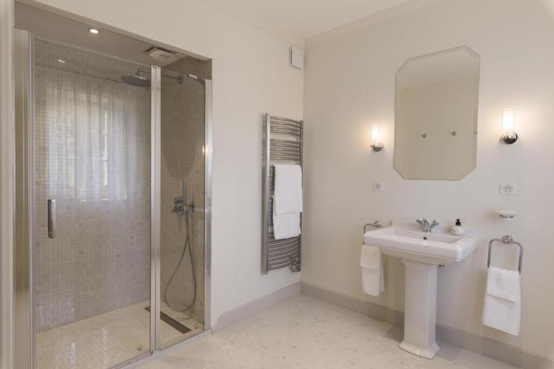 Double Room image 2