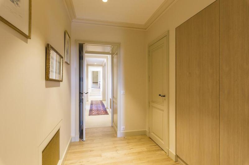 Double Room image 3
