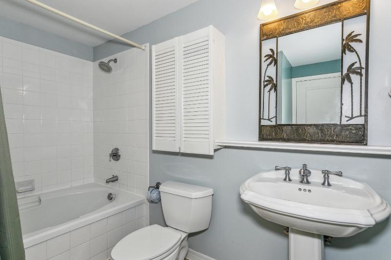 1605 Emerald Isle - image 3