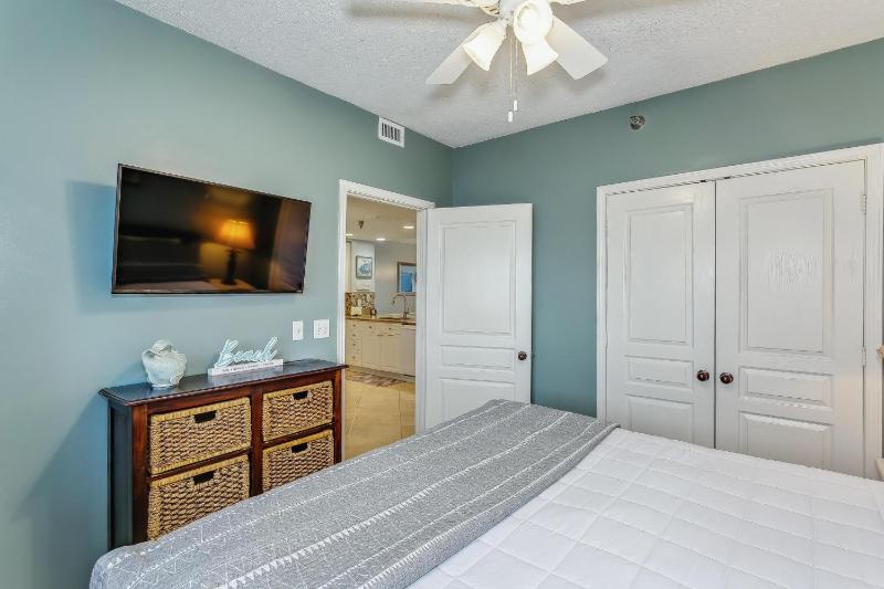 1605 Emerald Isle - image 15