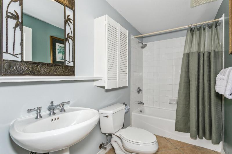 1605 Emerald Isle - image 27