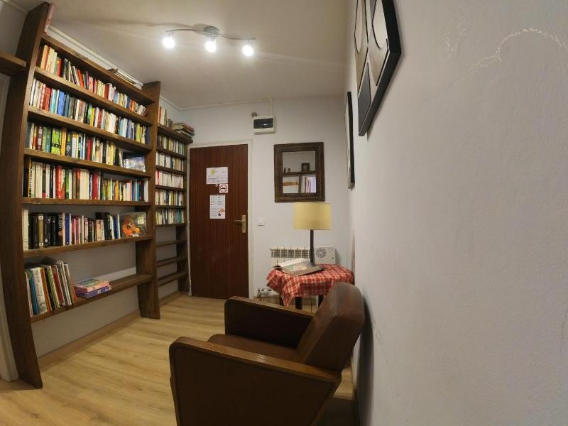 Three-Bedroom Apartment - APOL B image 4